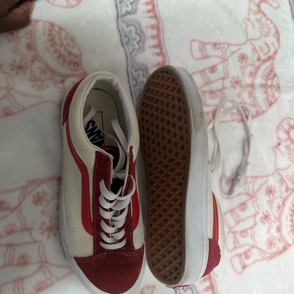 Classic old School Red and cream vans - Picture 3 of 4